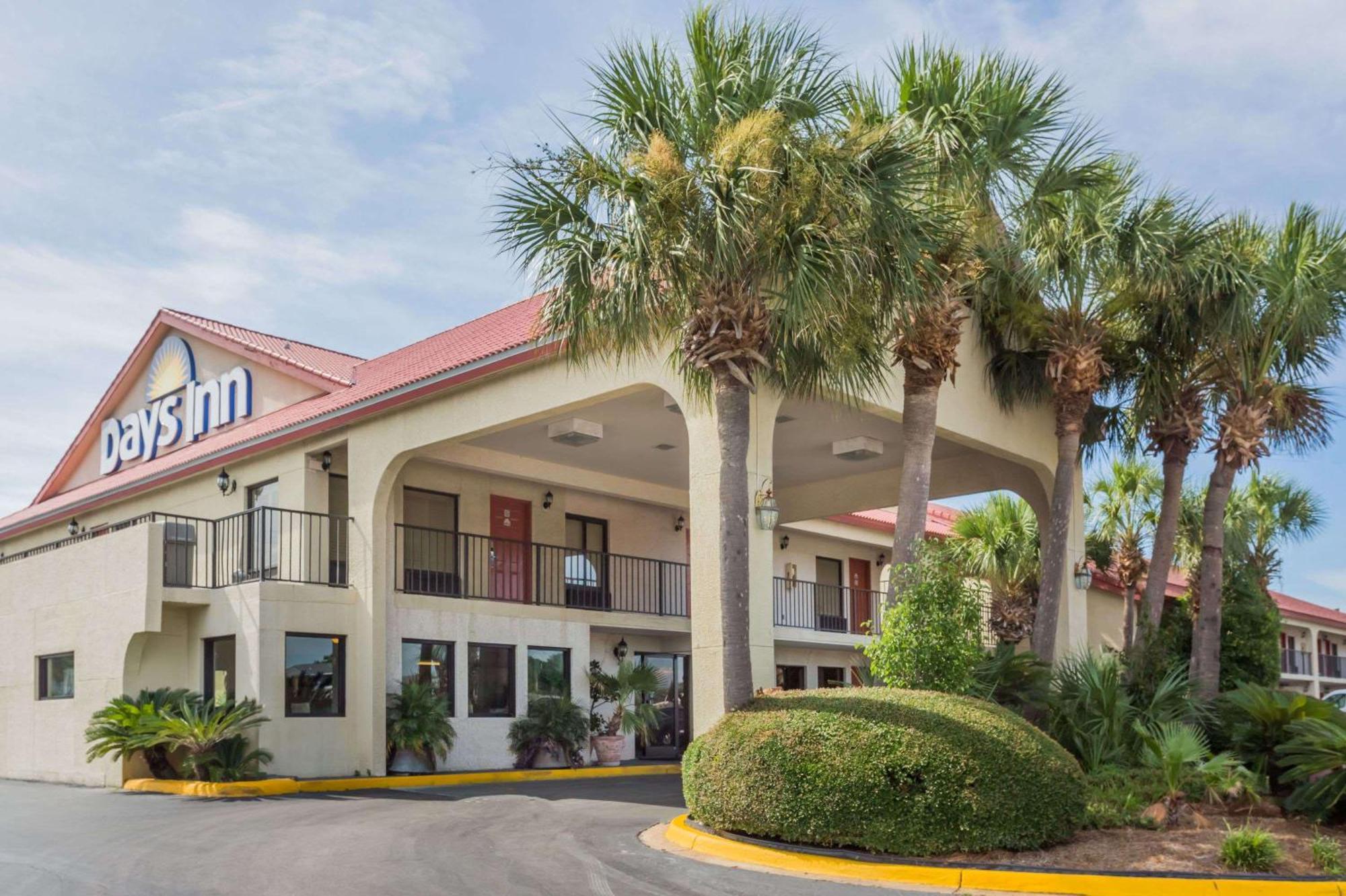 4 Airport Hotels Near Buck Destin Park That Deliver
