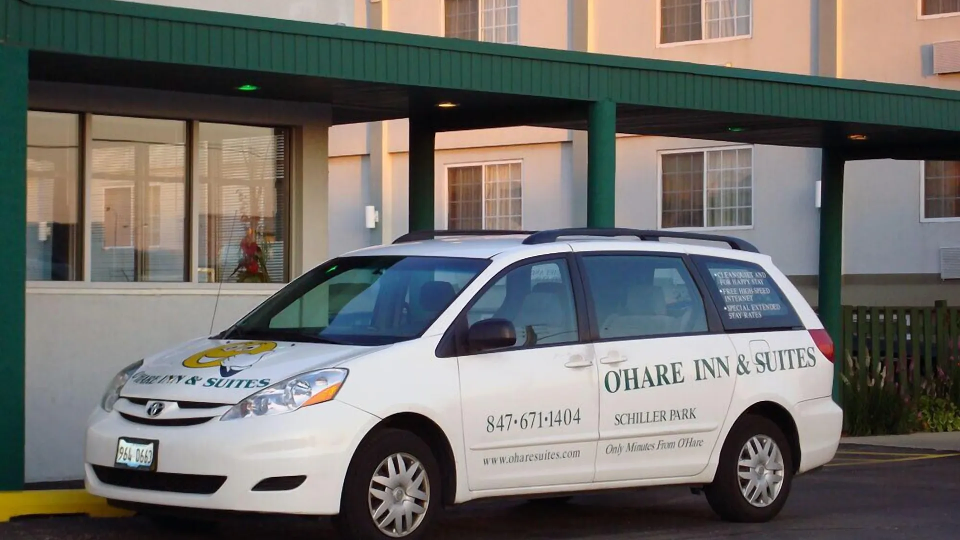 6 Top Airport Hotels Close to Donald E. Stephens Convention Center
