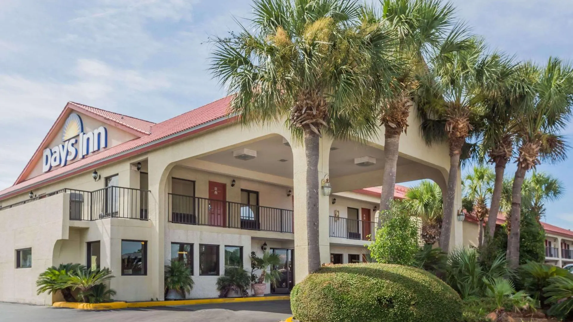 4 Airport Hotels Near Buck Destin Park That Deliver